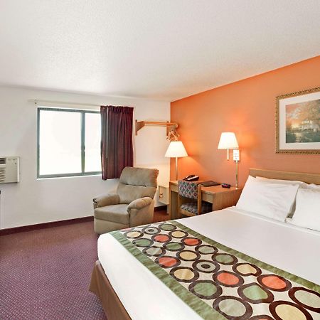 Super 8 By Wyndham Aberdeen East Екстер'єр фото