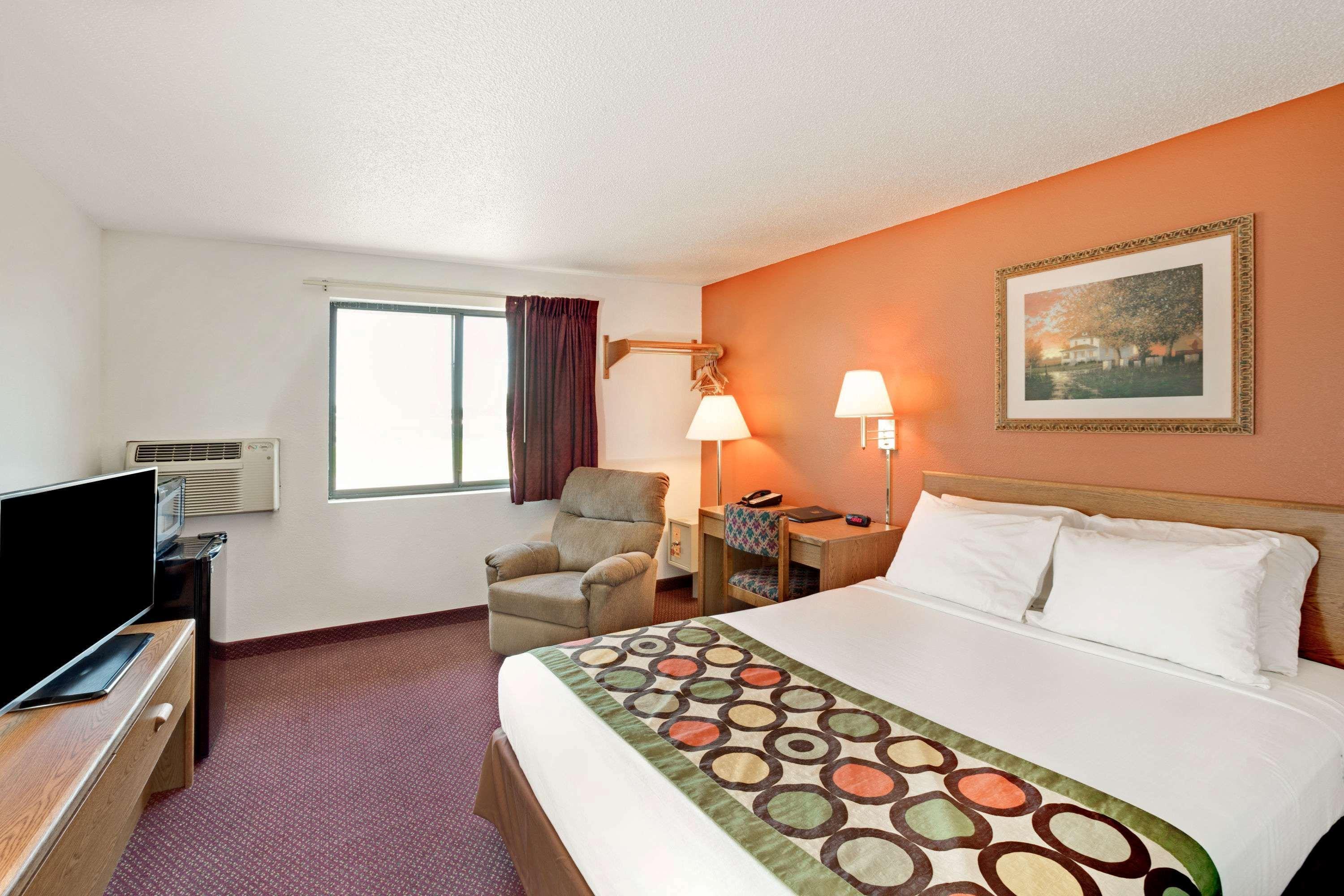 Super 8 By Wyndham Aberdeen East Екстер'єр фото