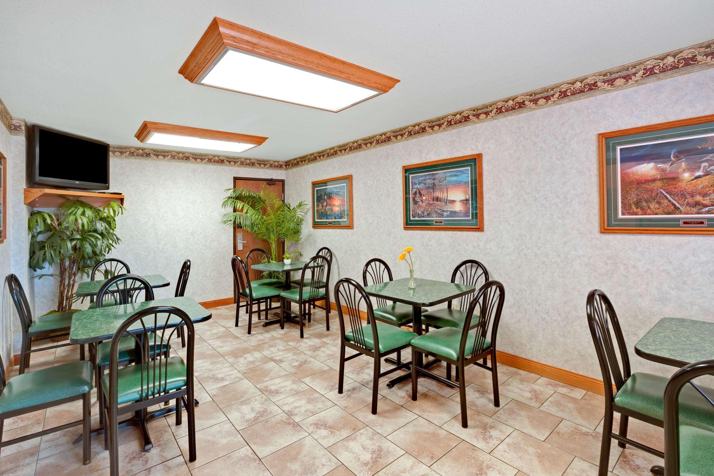Super 8 By Wyndham Aberdeen East Екстер'єр фото