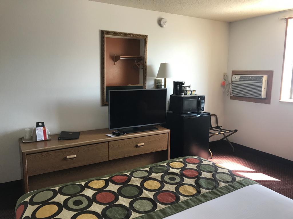 Super 8 By Wyndham Aberdeen East Екстер'єр фото