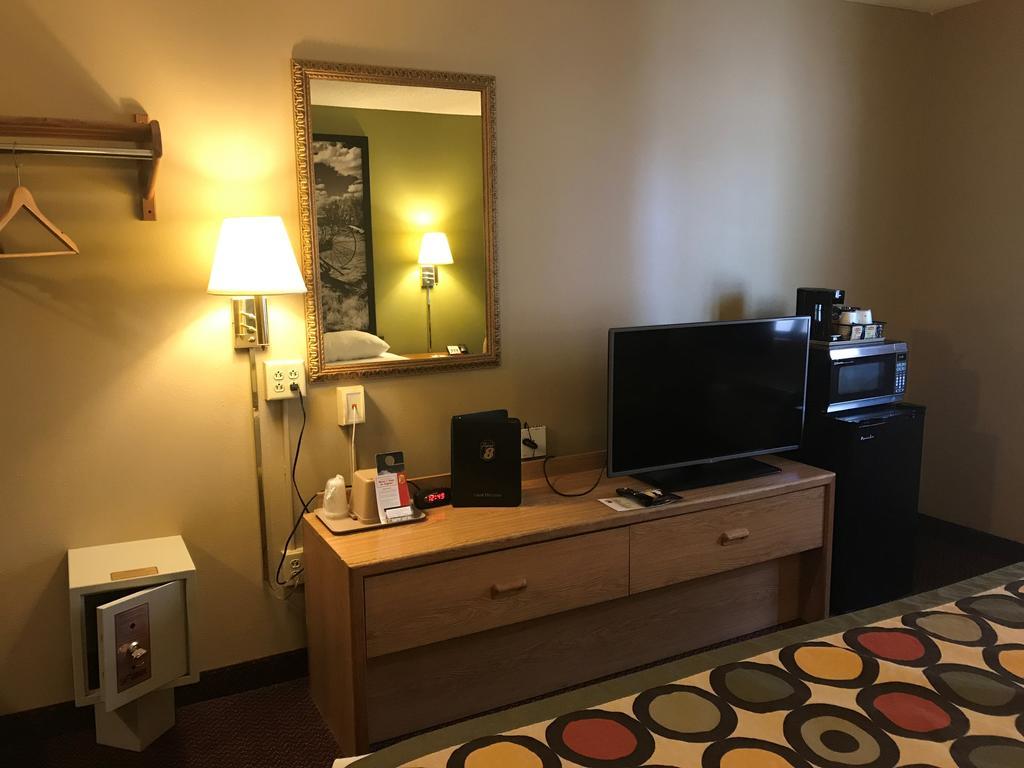 Super 8 By Wyndham Aberdeen East Екстер'єр фото